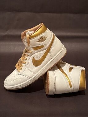 Nike Air Jordan 1 Retro High OG Metallic Gold 9.5